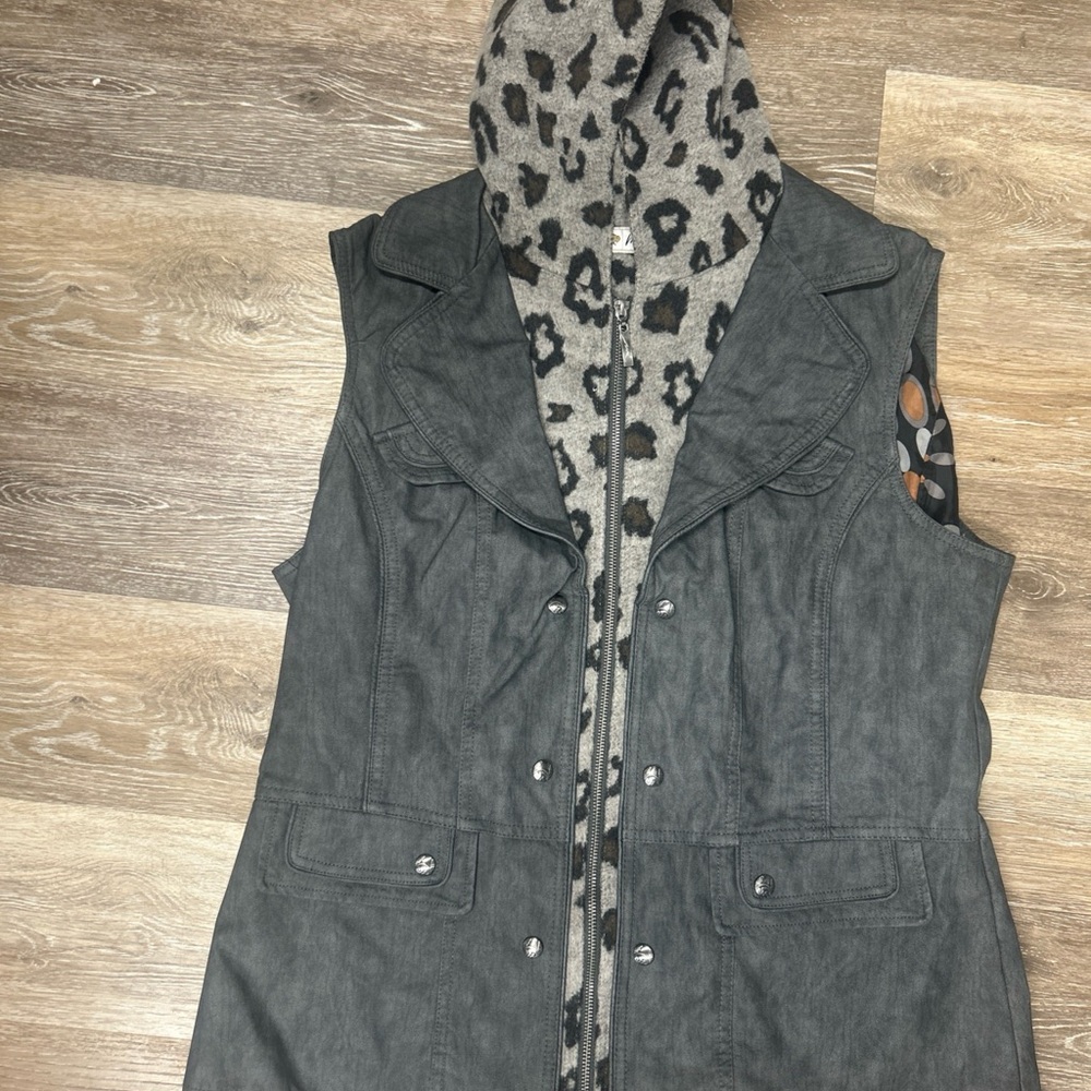 Montana Co Women’s XL Faux Leather Laminated  Hooded Vest with Leopard Trim